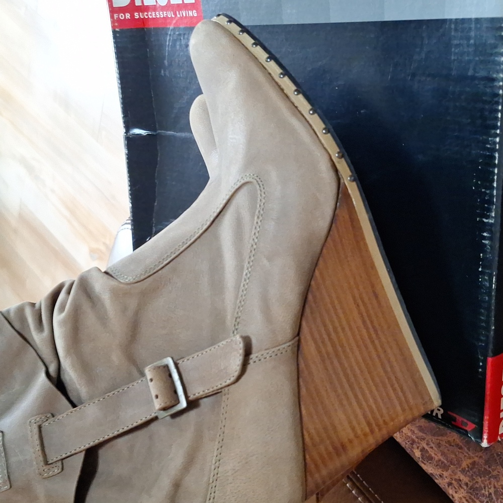 Diesel gently worn comfortable wedge studded boots! Size 9.5/40.5. Lots of life - Picture 5 of 7